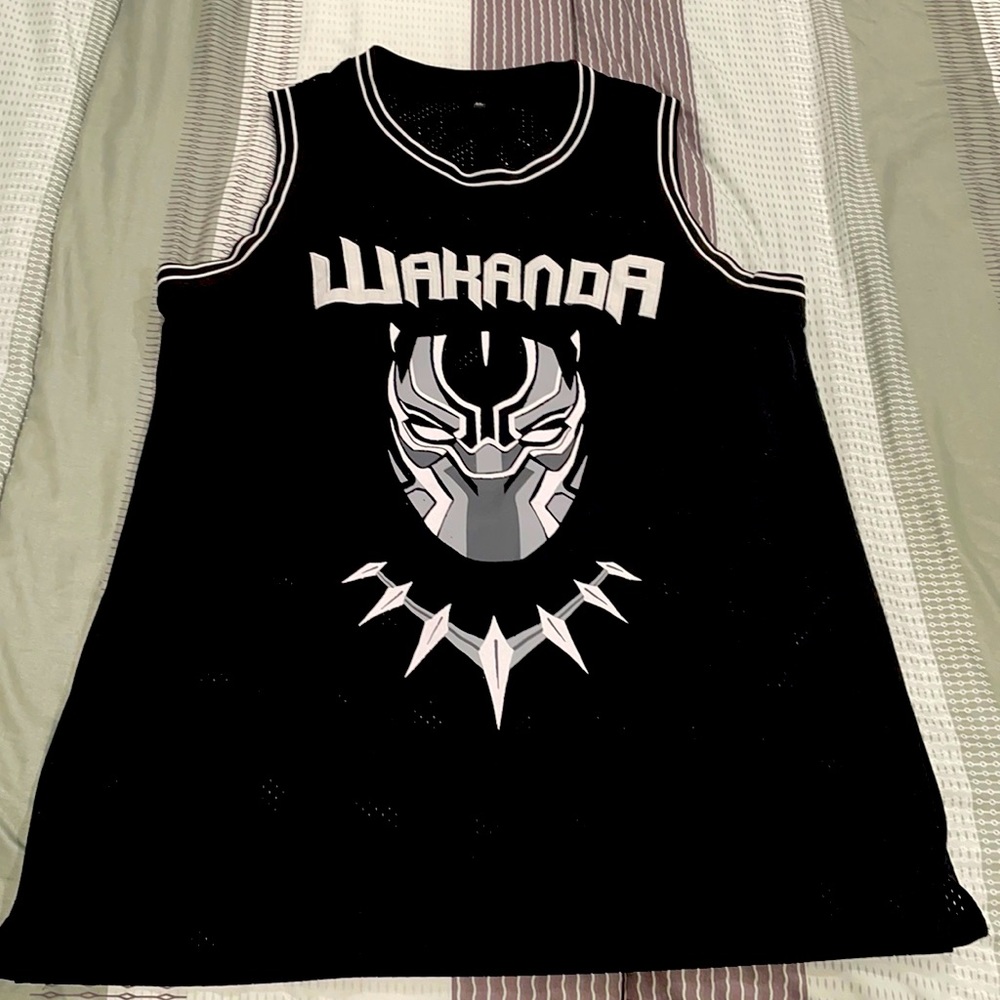 Special Edition! Can’t be found in stores! Wakanda jersey like New in XL
